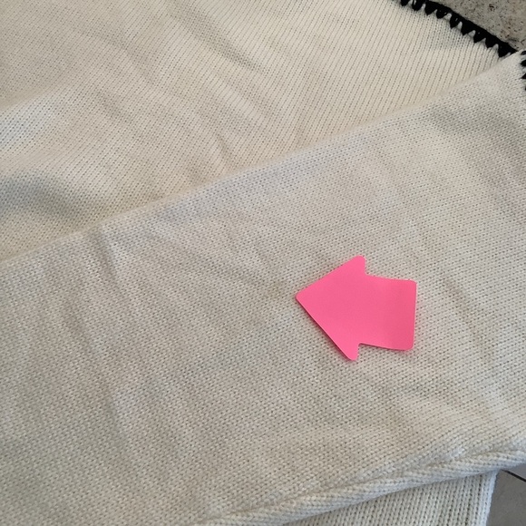 La Lavon Cream Sweater with Black Stitching Size Medium Cozy and Oversized - Picture 8 of 10